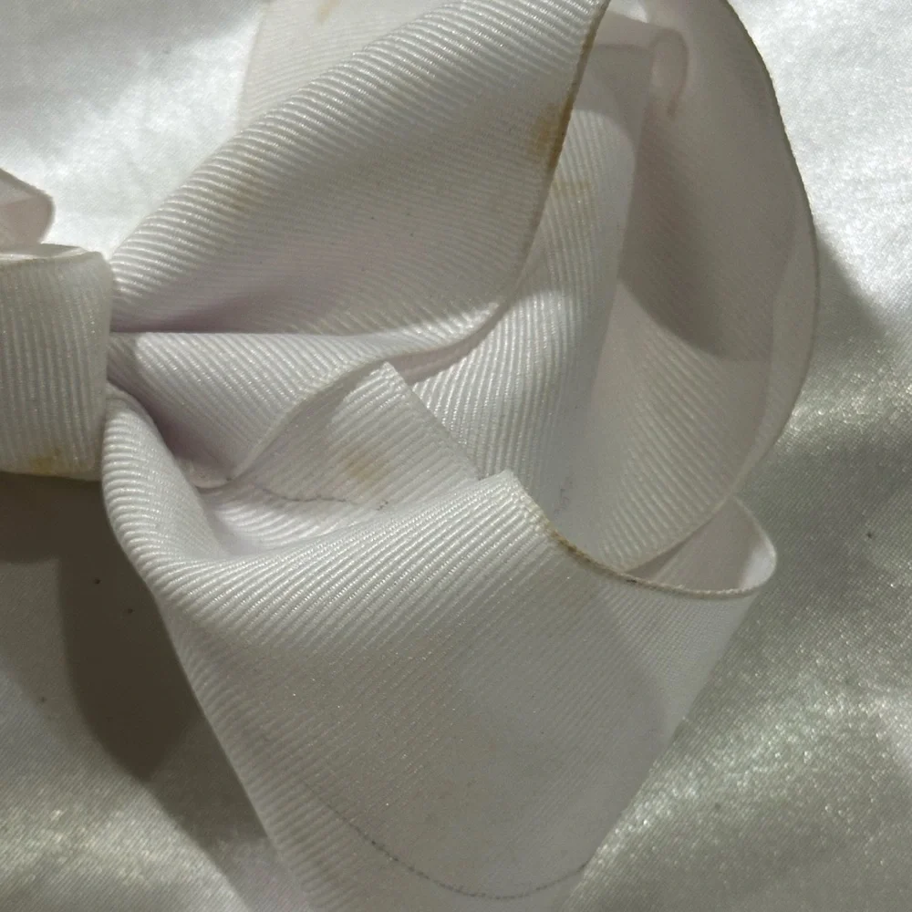 White Gross grain Hair Bow- bundle 2 or more and save on shipping.